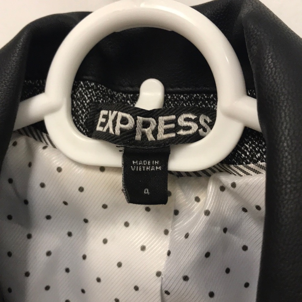 Express Blazer - Picture 2 of 7